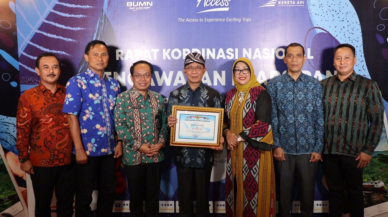Walikota Mataram menerima Penganugerahan Pengawasan Kearsipan Tahun 2019 "Kategori Memuaskan"